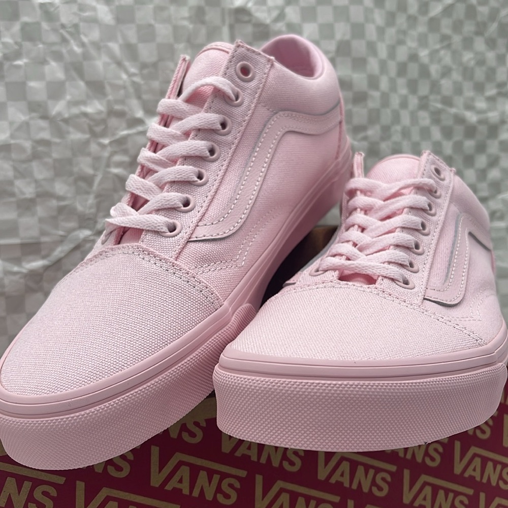Vans Women’s Pink Sneakers Classic Design Old Skool
Pastel Mono Pink
VN000CT8PNK - Picture 6 of 16